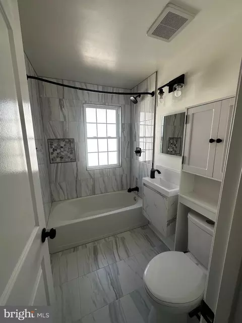 Bath - 1637 Fairhill Dr, Edgewater, MD 21037 photo 1 of 6