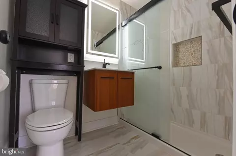 Bath - 1637 Fairhill Dr, Edgewater, MD 21037 photo 6 of 6