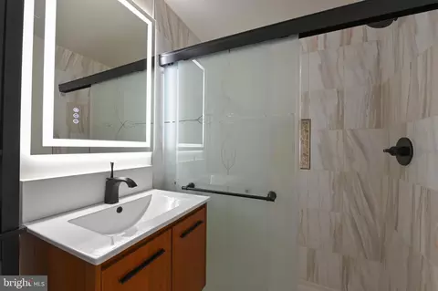 Bath - 1637 Fairhill Dr, Edgewater, MD 21037 photo 5 of 6