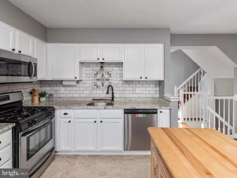 Kitchen - 700 Pine Drift Dr, Odenton, MD 21113 photo 2 of 2