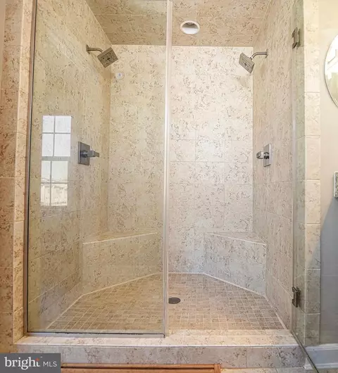 Bath - 2934 Middleham Ct, Hanover, MD 21076 photo 3 of 5