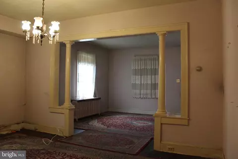 Living - 229 Doris Ave, Baltimore, MD 21225 photo 3 of 4