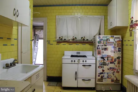 Kitchen - 229 Doris Ave, Baltimore, MD 21225 photo 1 of 2