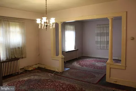Living - 229 Doris Ave, Baltimore, MD 21225 photo 1 of 4