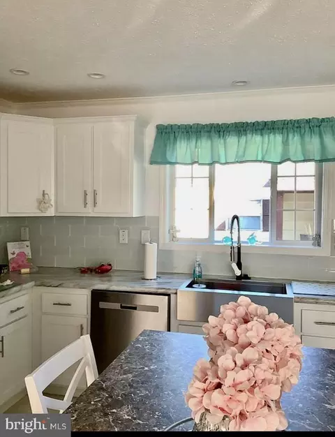 91 Berts Dr, Lothian, MD 20711 photo 4