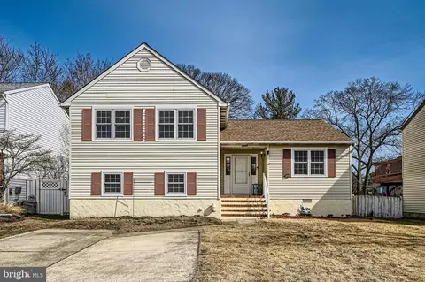 7887 Brighton Ct, Pasadena, MD 21122