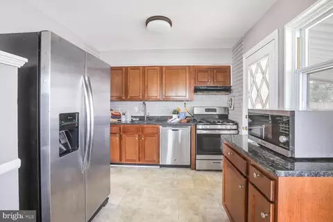 127 Sandy Beach Dr, Pasadena, MD 21122 photo 7