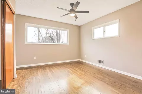 127 Sandy Beach Dr, Pasadena, MD 21122 photo 13