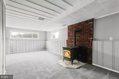 127 Sandy Beach Dr, Pasadena, MD 21122 photo 17