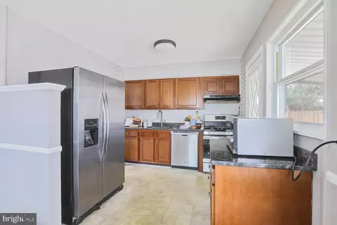 127 Sandy Beach Dr, Pasadena, MD 21122 photo 8