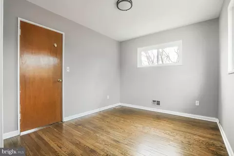 127 Sandy Beach Dr, Pasadena, MD 21122 photo 15