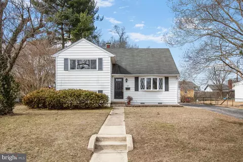 127 Sandy Beach Dr, Pasadena, MD 21122