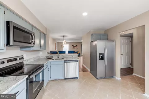 Entry Way - 1024 Murdoch Ct, Crofton, MD 21114 photo 2 of 3
