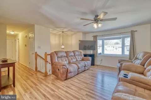 Living - 1613 Colony Rd, Pasadena, MD 21122 photo 2 of 2