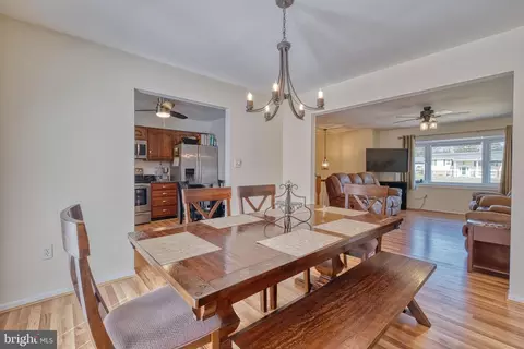 Dining - 1613 Colony Rd, Pasadena, MD 21122 photo 4 of 4