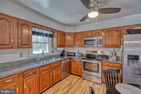 Kitchen - 1613 Colony Rd, Pasadena, MD 21122 photo 1 of 3