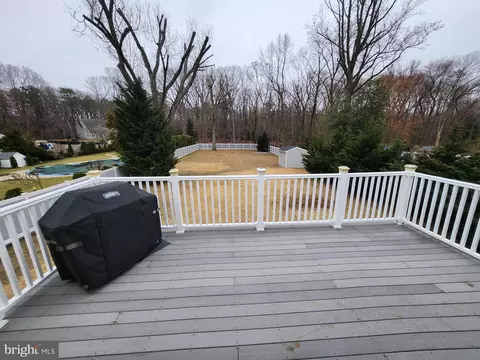 Exterior - 1613 Colony Rd, Pasadena, MD 21122 photo 2 of 4