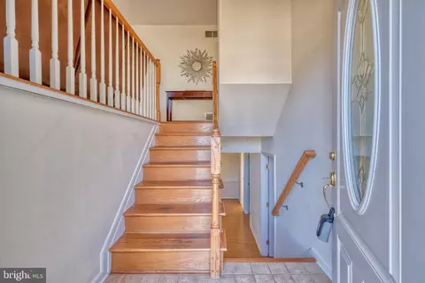 Entry Way - 1613 Colony Rd, Pasadena, MD 21122 photo 2 of 2