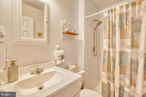Bath - 1613 Colony Rd, Pasadena, MD 21122 photo 2 of 3