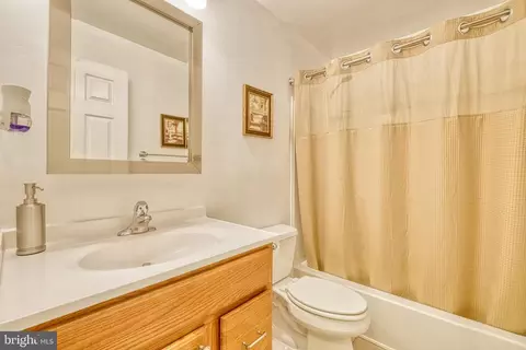 Bath - 1613 Colony Rd, Pasadena, MD 21122 photo 1 of 3