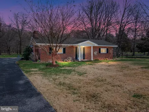 5737 Swamp Circle Rd, Deale, MD 20751