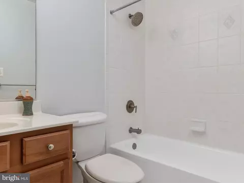 Bath - 1227 E Gemini Dr #1227-E, Annapolis, MD 21403 photo 2 of 3