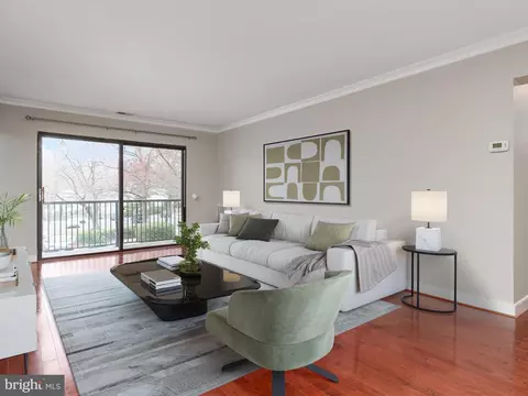 Living - 1227 E Gemini Dr #1227-E, Annapolis, MD 21403 photo 2 of 3