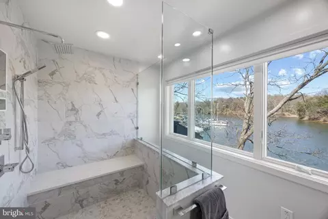 Bath - 378 Forest Beach Rd, Annapolis, MD 21409 photo 2 of 3