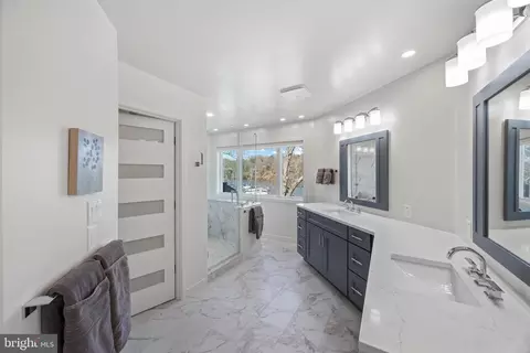 Bath - 378 Forest Beach Rd, Annapolis, MD 21409 photo 1 of 3