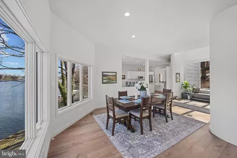 Dining - 378 Forest Beach Rd, Annapolis, MD 21409 photo 1 of 3