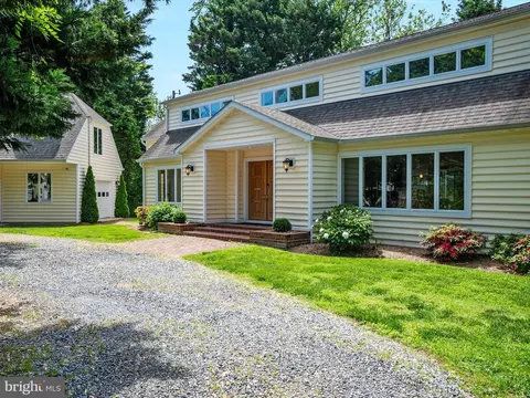 Exterior - 1601 Cliff Dr, Edgewater, MD 21037 photo 2 of 10
