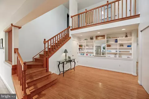 Entry Way - 1601 Cliff Dr, Edgewater, MD 21037 photo 2 of 7