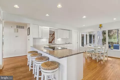 Kitchen - 1601 Cliff Dr, Edgewater, MD 21037 photo 3 of 5