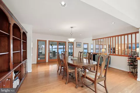 Dining - 1601 Cliff Dr, Edgewater, MD 21037 photo 2 of 2