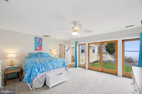 Bedroom - 1601 Cliff Dr, Edgewater, MD 21037 photo 4 of 6