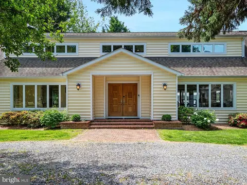 Exterior - 1601 Cliff Dr, Edgewater, MD 21037 photo 1 of 10