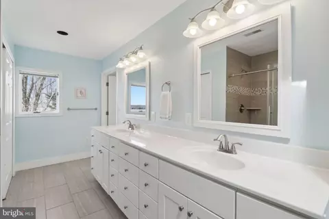 Bath - 1601 Cliff Dr, Edgewater, MD 21037 photo 3 of 4