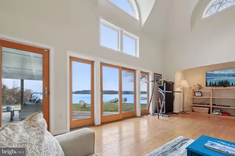 Living - 1601 Cliff Dr, Edgewater, MD 21037 photo 1 of 4