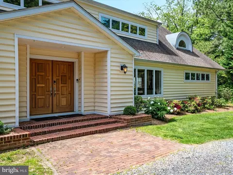 Exterior - 1601 Cliff Dr, Edgewater, MD 21037 photo 3 of 10
