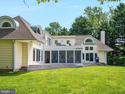 Exterior - 1601 Cliff Dr, Edgewater, MD 21037 photo 5 of 10