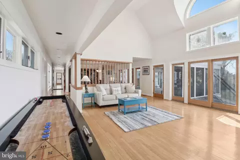 Entry Way - 1601 Cliff Dr, Edgewater, MD 21037 photo 4 of 7