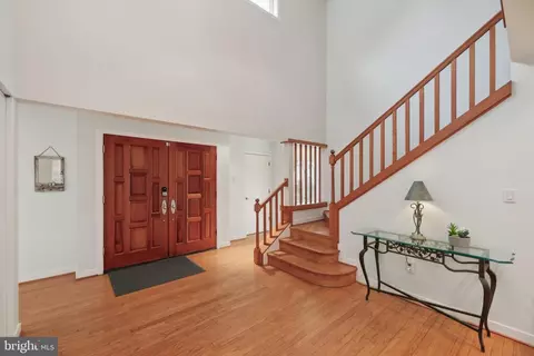 Entry Way - 1601 Cliff Dr, Edgewater, MD 21037 photo 1 of 7