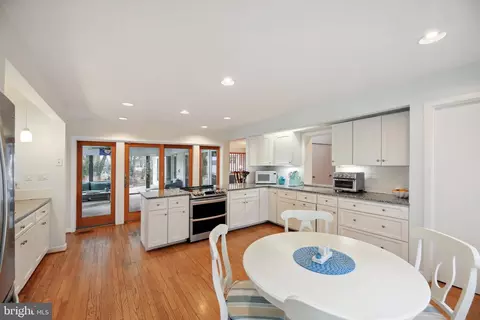 Kitchen - 1601 Cliff Dr, Edgewater, MD 21037 photo 5 of 5