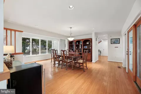 Dining - 1601 Cliff Dr, Edgewater, MD 21037 photo 1 of 2