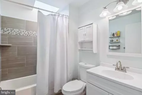 Bath - 1601 Cliff Dr, Edgewater, MD 21037 photo 4 of 4