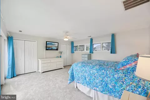 Bedroom - 1601 Cliff Dr, Edgewater, MD 21037 photo 5 of 6