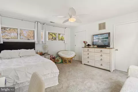 Bedroom - 1601 Cliff Dr, Edgewater, MD 21037 photo 6 of 6