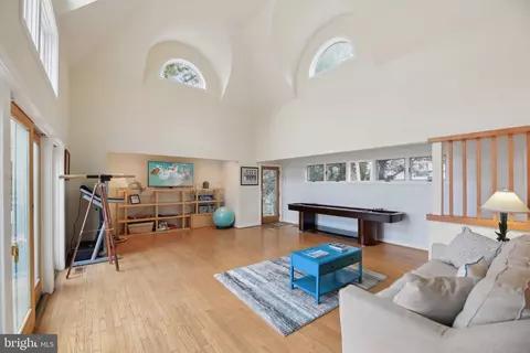 Living - 1601 Cliff Dr, Edgewater, MD 21037 photo 3 of 4