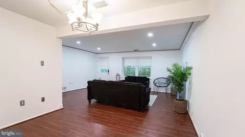 Entry Way - 9 C Heritage Ct, Annapolis, MD 21401 photo 2 of 3