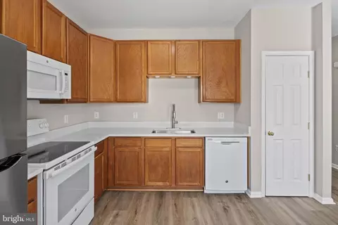 Kitchen - 1926 Hackberry Ct, Odenton, MD 21113 photo 3 of 4